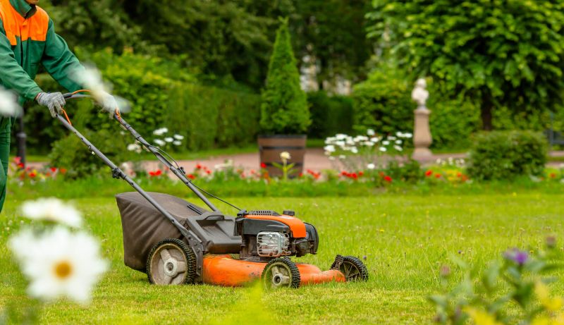Seasonal Lawn Maintenance